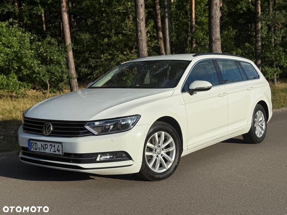 Volkswagen Passat - 1