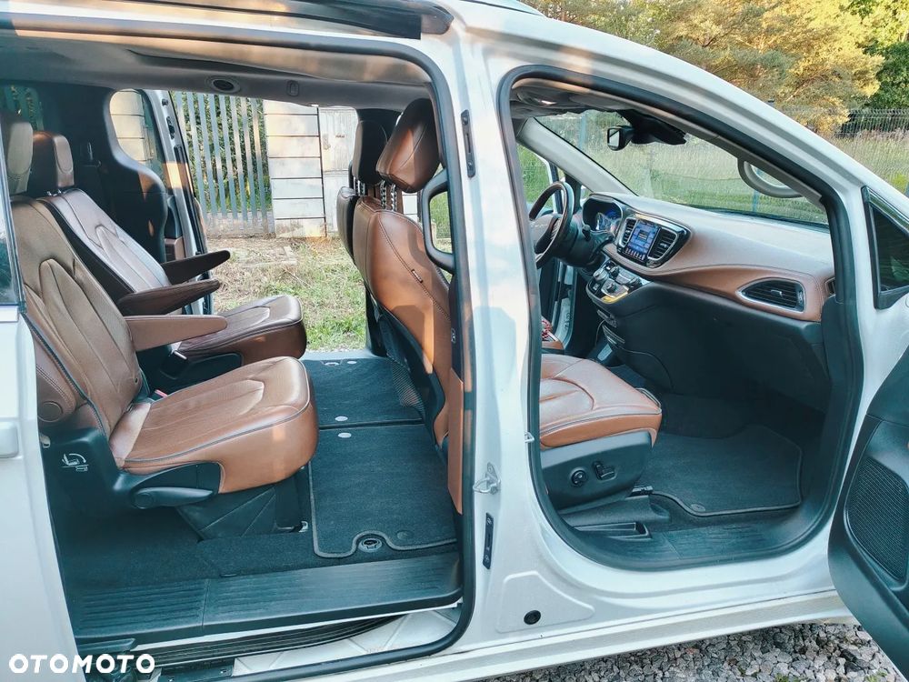 Chrysler Pacifica - 10