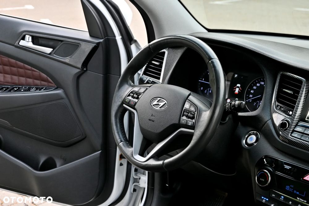 Hyundai Tucson 2.0 CRDi 4WD Automatik 25 Jahre - 24