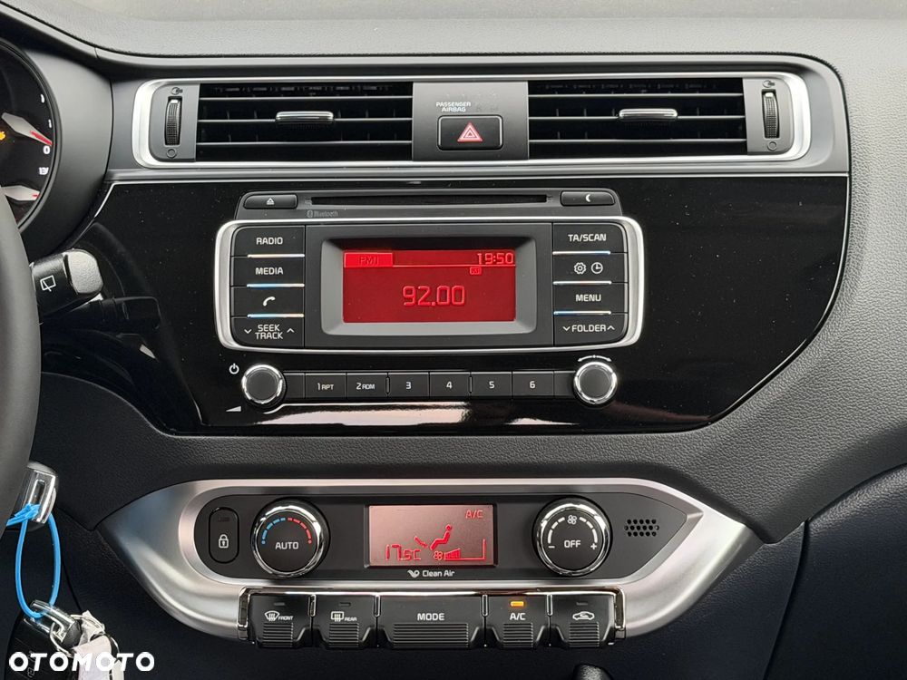 Kia Rio 1.4 ISG Uefa Euro 2016 - 30