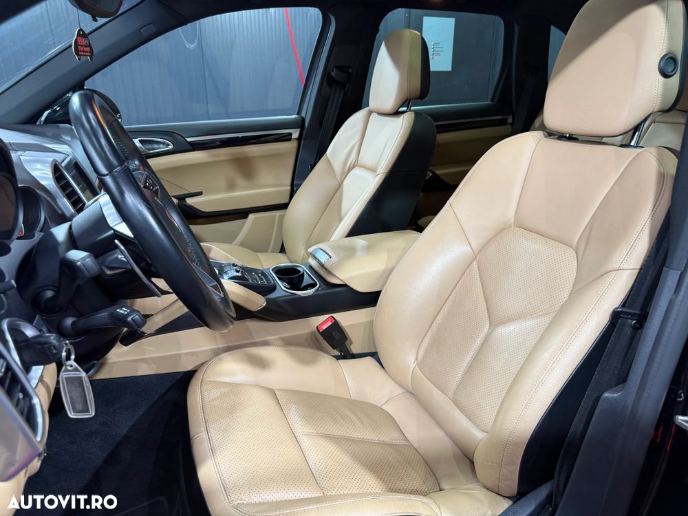 Porsche Cayenne 3.0 L - 4