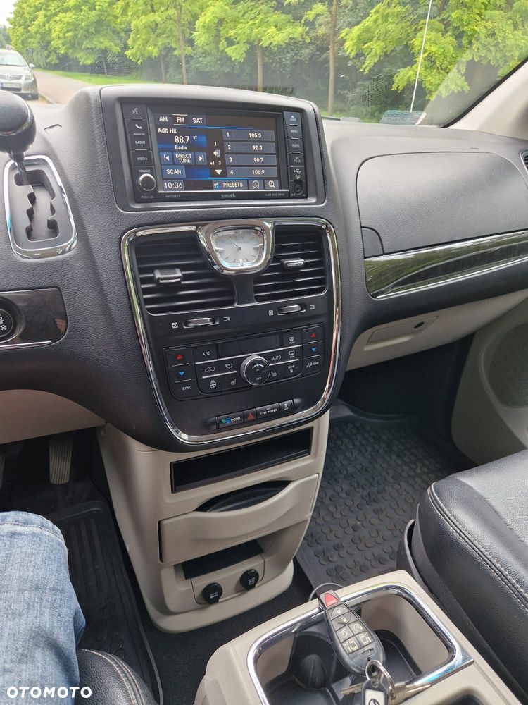 Chrysler Town & Country 3.6 Touring - 22