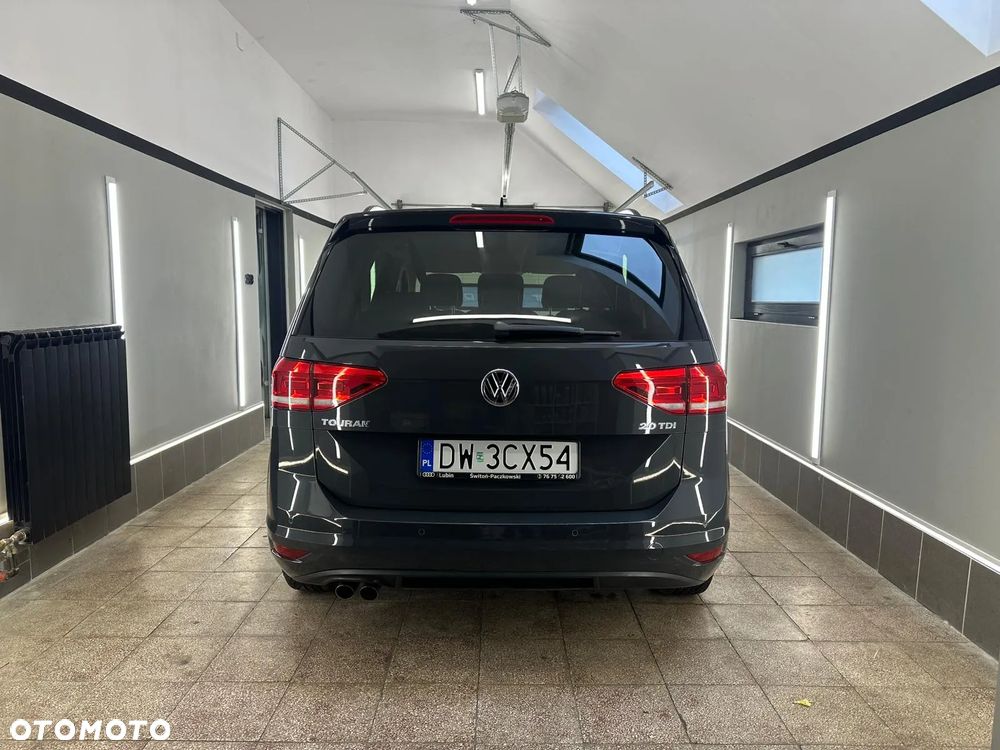 Volkswagen Touran 2.0 TDI BMT Comfortline DSG - 4