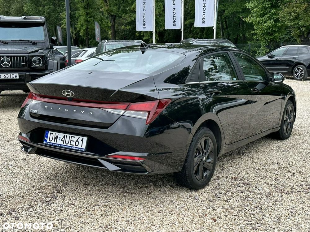 Hyundai Elantra - 8