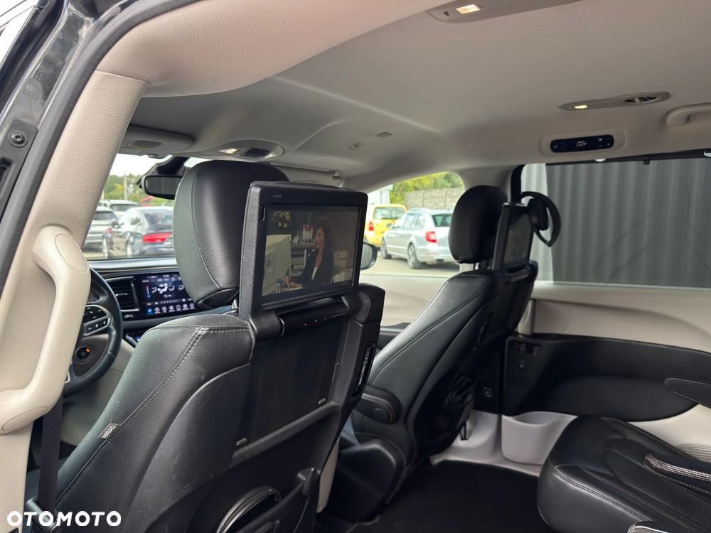 Chrysler Pacifica - 11