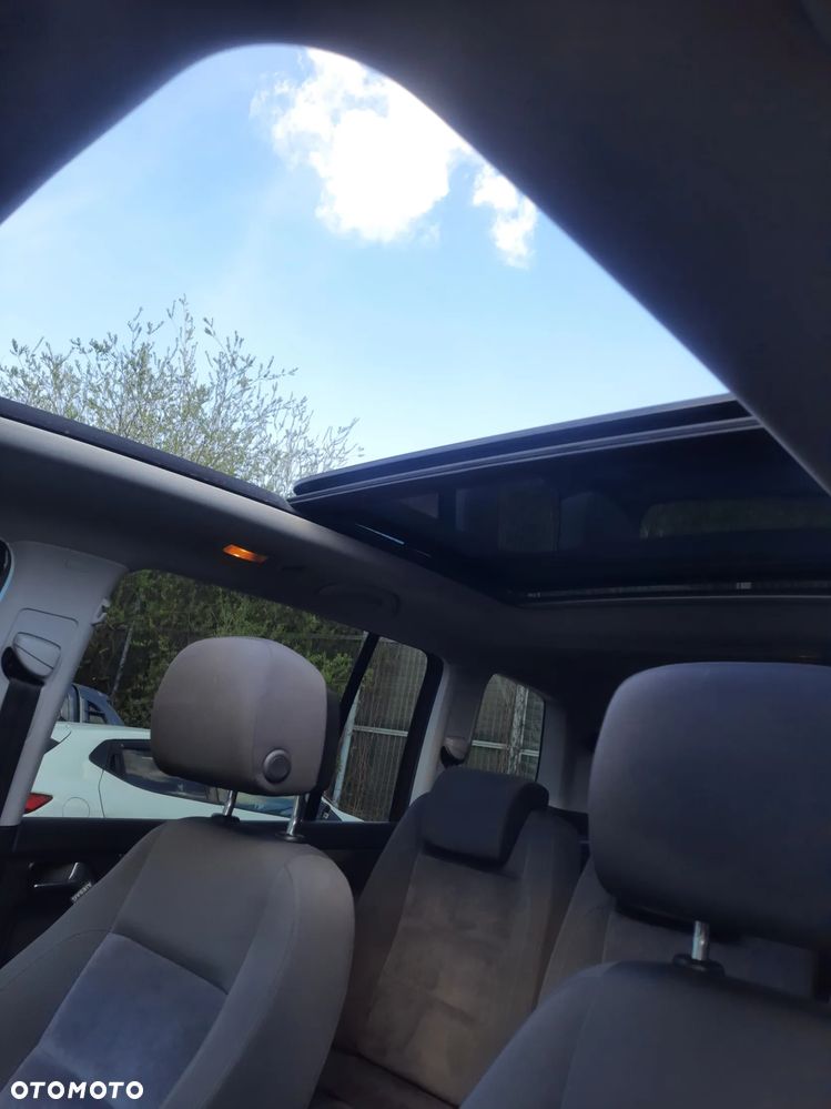 Volkswagen Touran 2.0 TDI DPF DSG Highline - 9