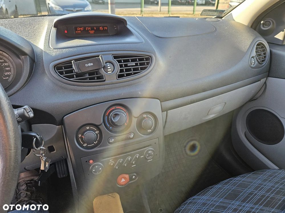 Renault Clio 1.4 16V Authentique - 10