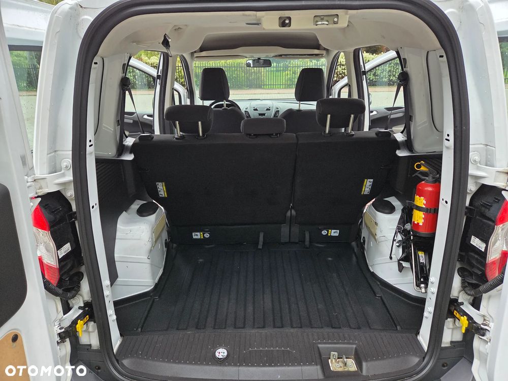 Ford Transit Courier - 20
