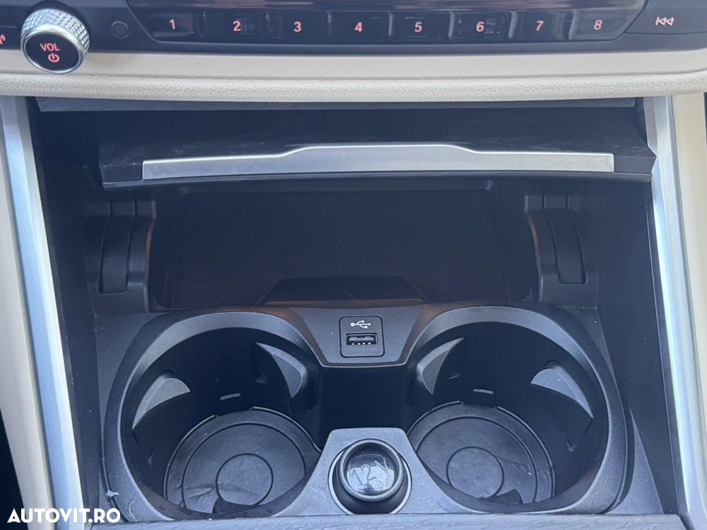 BMW Seria 3 320d xDrive AT Sport Line - 28