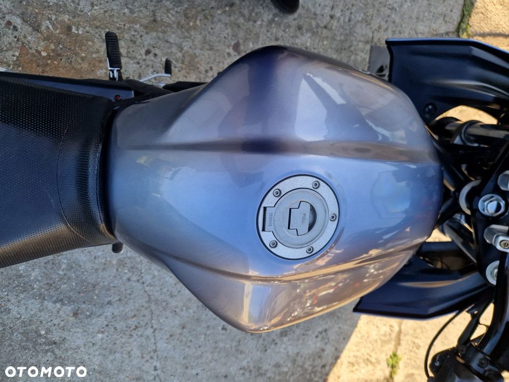 Yamaha FZS - 28