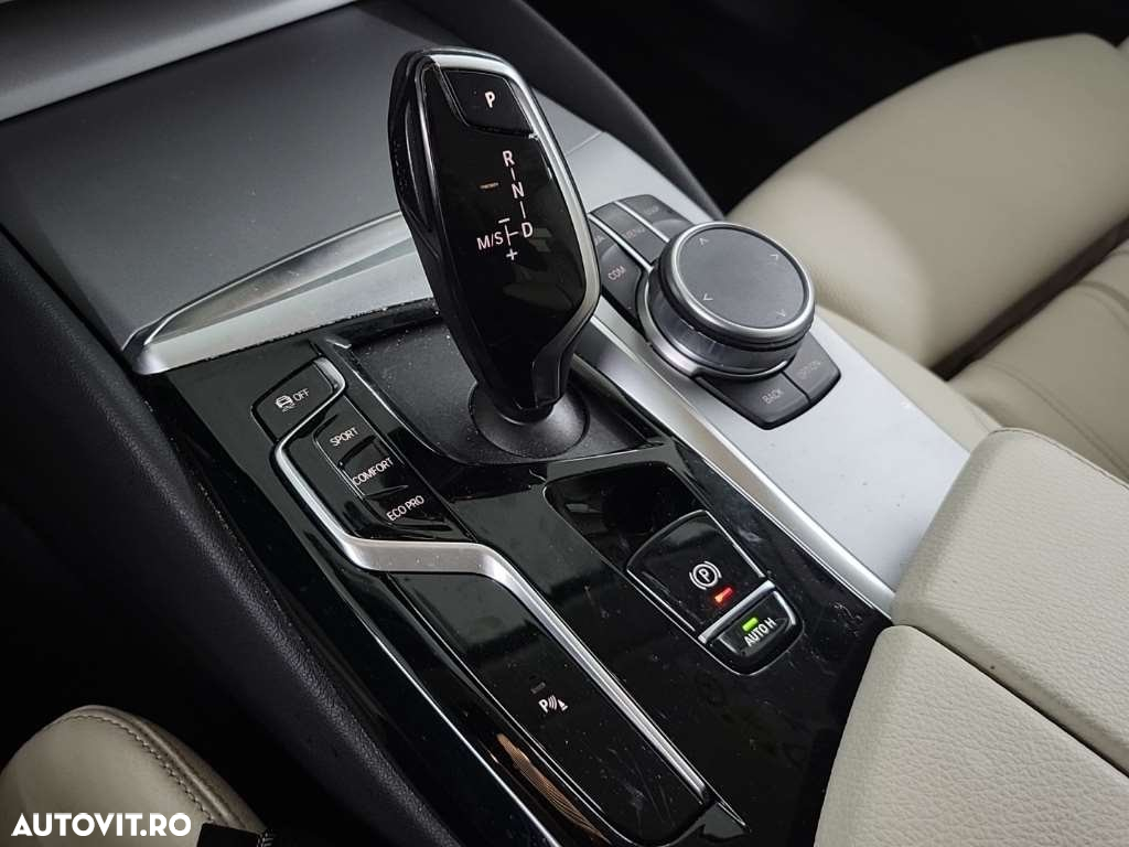 BMW Seria 5 520i AT MHEV - 15