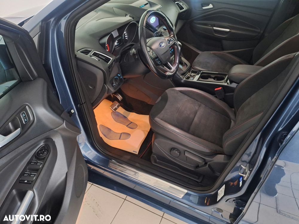 Ford Kuga 2.0 TDCi 4WD Powershift ST-Line - 31
