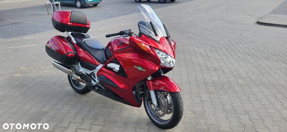 Honda ST - 9