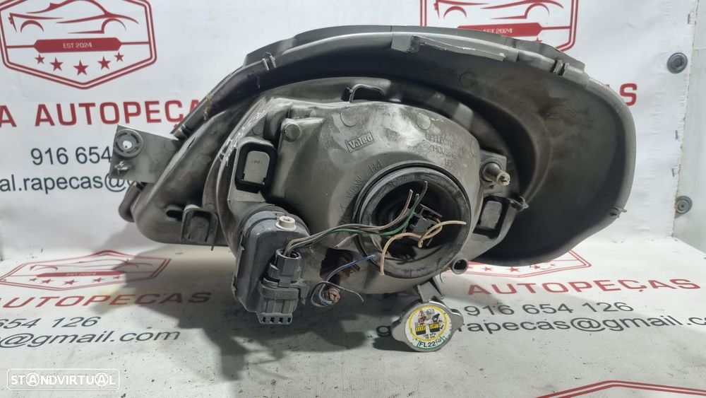 Ótica Farol Frente Direita Renault Trafic 2001 a 2006 7700311374 Original - 2