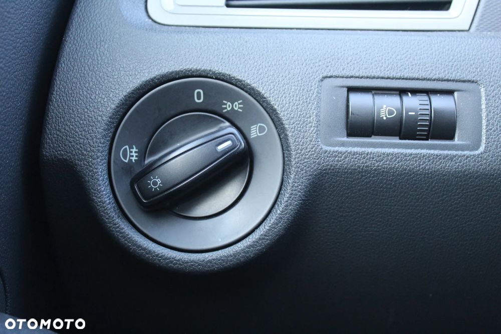 Skoda RAPID 1.6 TDI DPF Active - 23