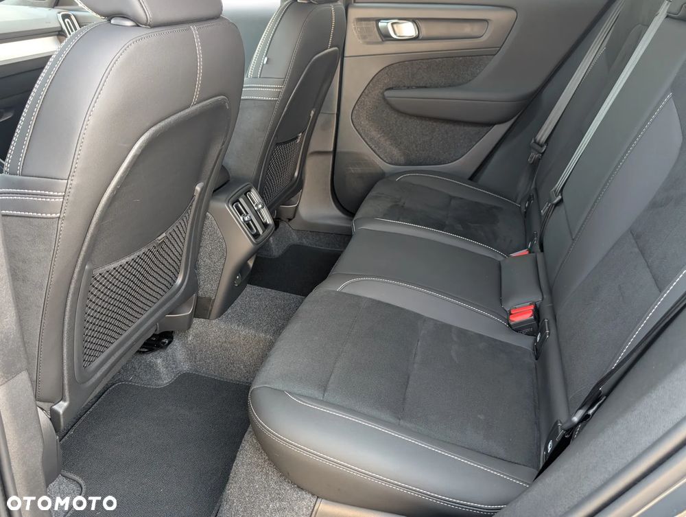 Volvo XC 40 B4 AWD Ultimate Dark - 23
