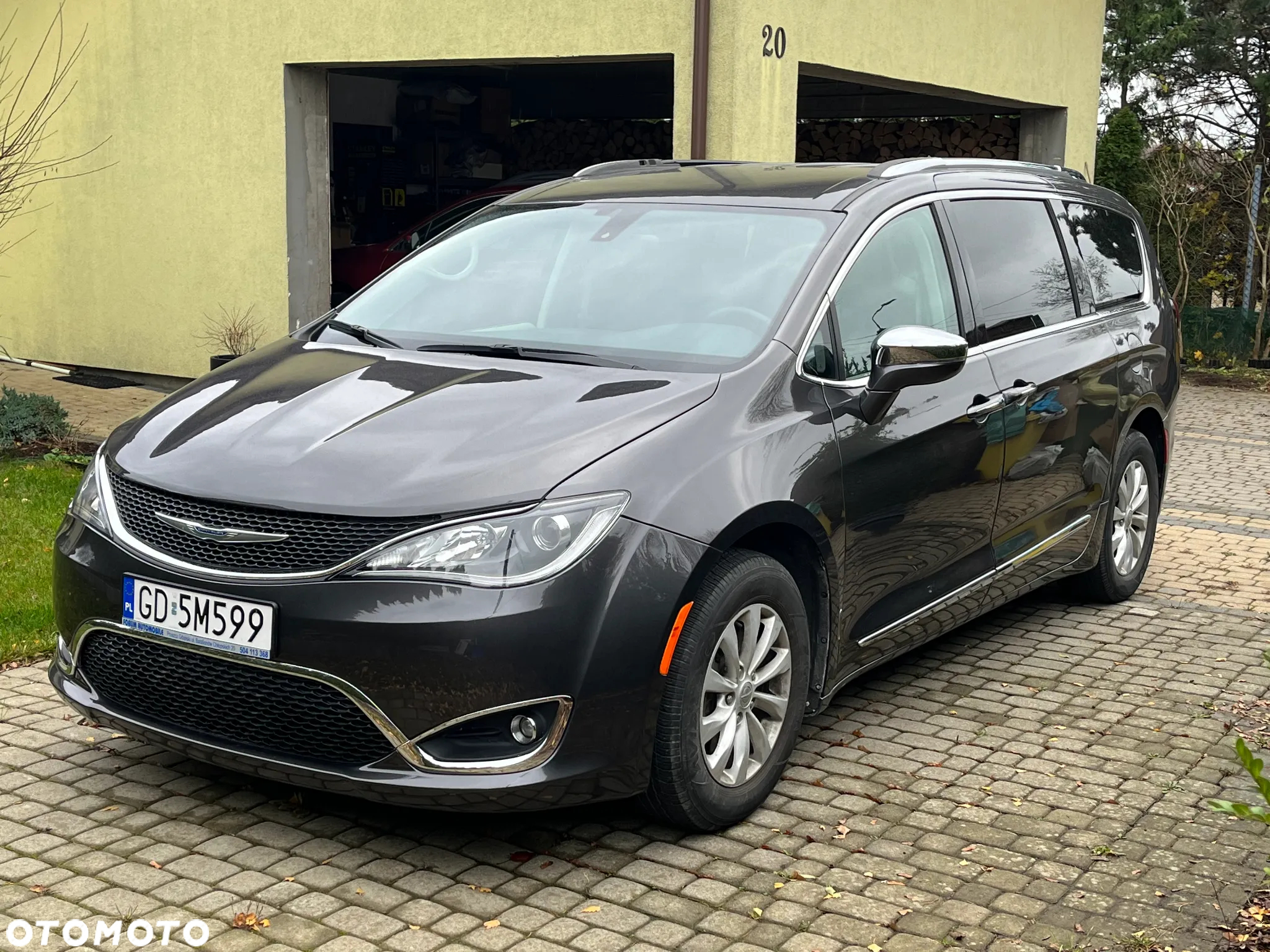 Chrysler Pacifica - 4