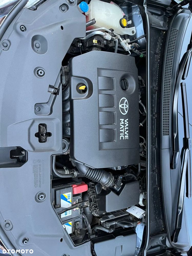 Toyota Avensis 1.8 Luna - 13