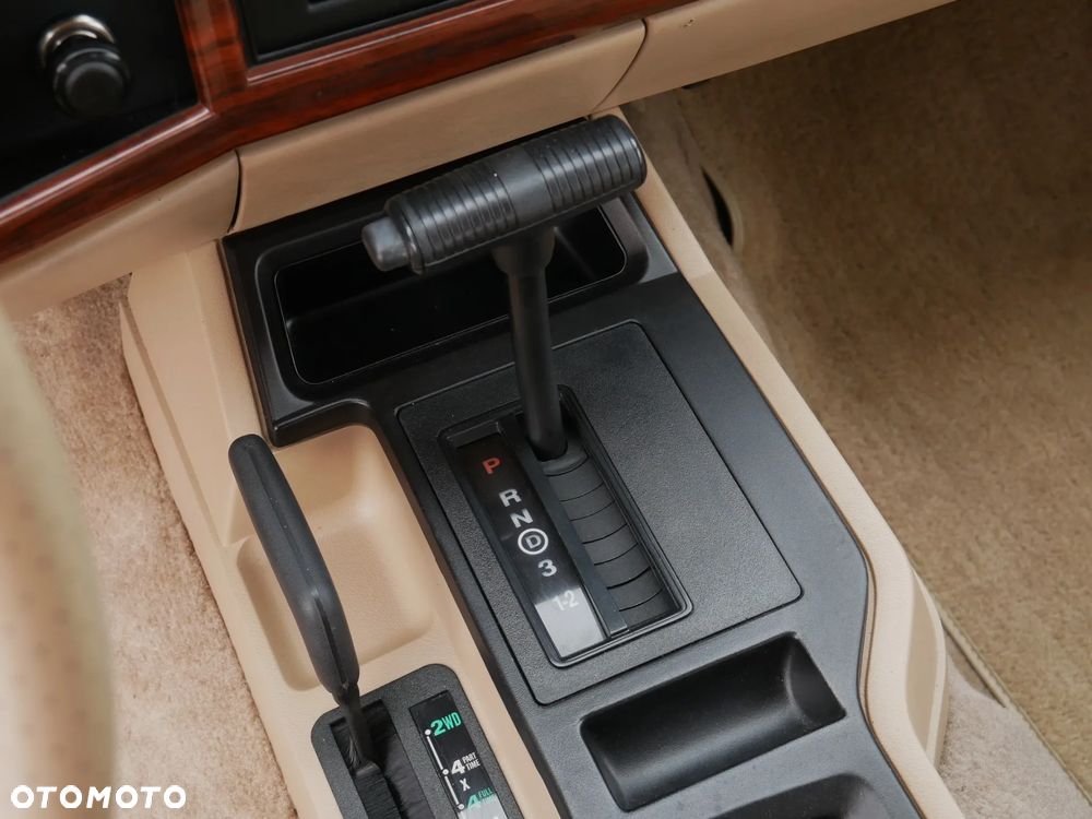 Jeep Cherokee 4.0 Limited - 31