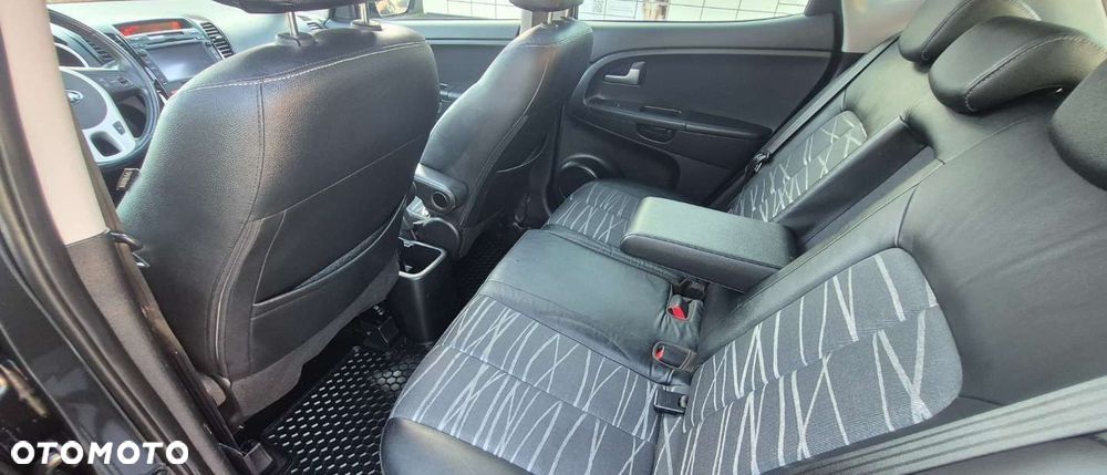 Kia Venga 1.4 CVVT Business Line - 11