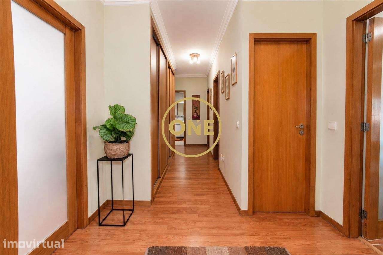 Apartamento T3 com Garagem, Duas Frentes e Excelente Localização Junto - Grande imagem: 2/17