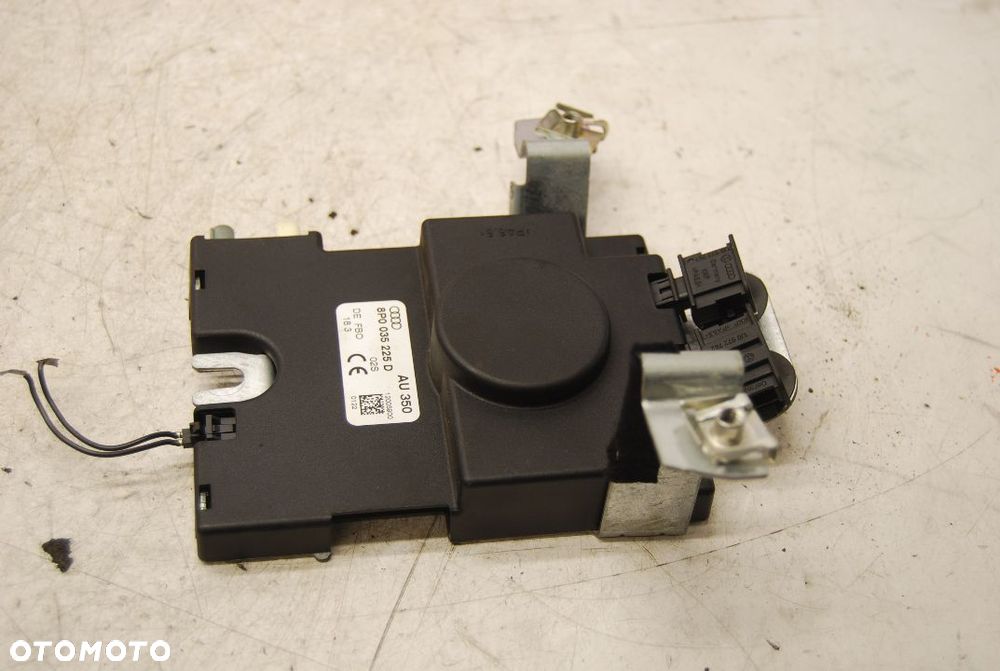 WZMACNIACZ ANTENOWY 8P0035225D AUDI A3 8P - 1