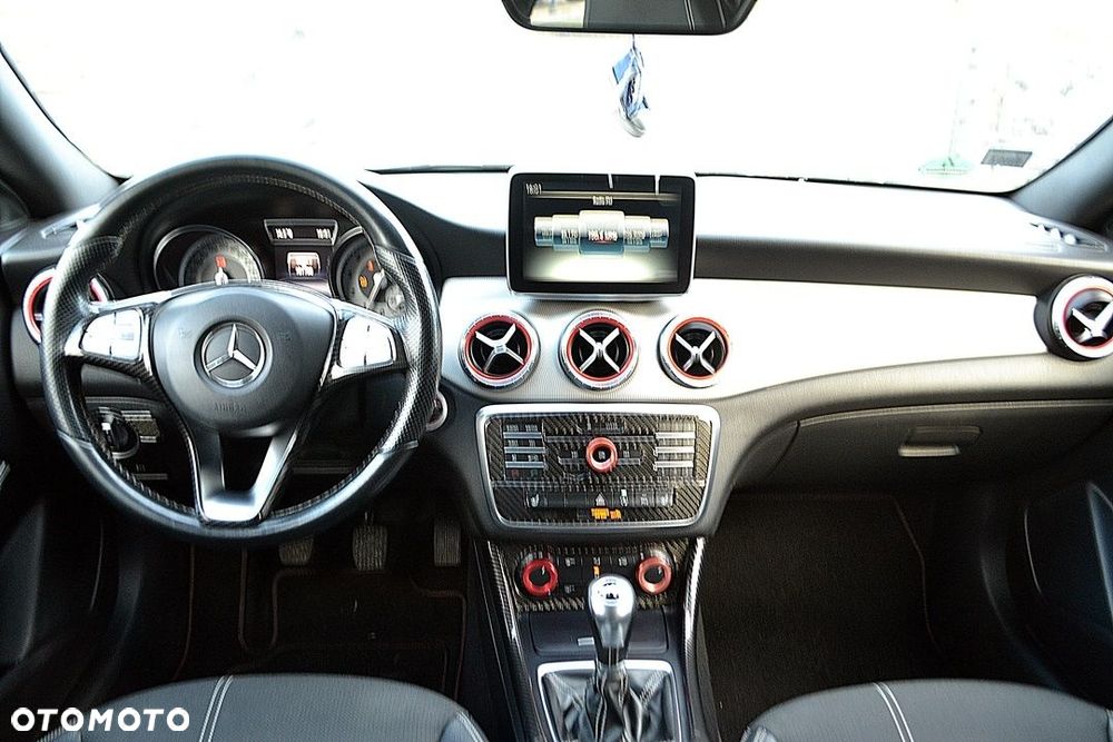Mercedes-Benz CLA 200 Peak Edition - 17