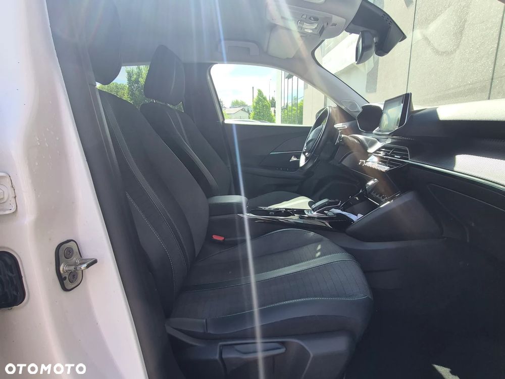 Peugeot 2008 1.5 BlueHDi Allure S&S EAT8 - 17