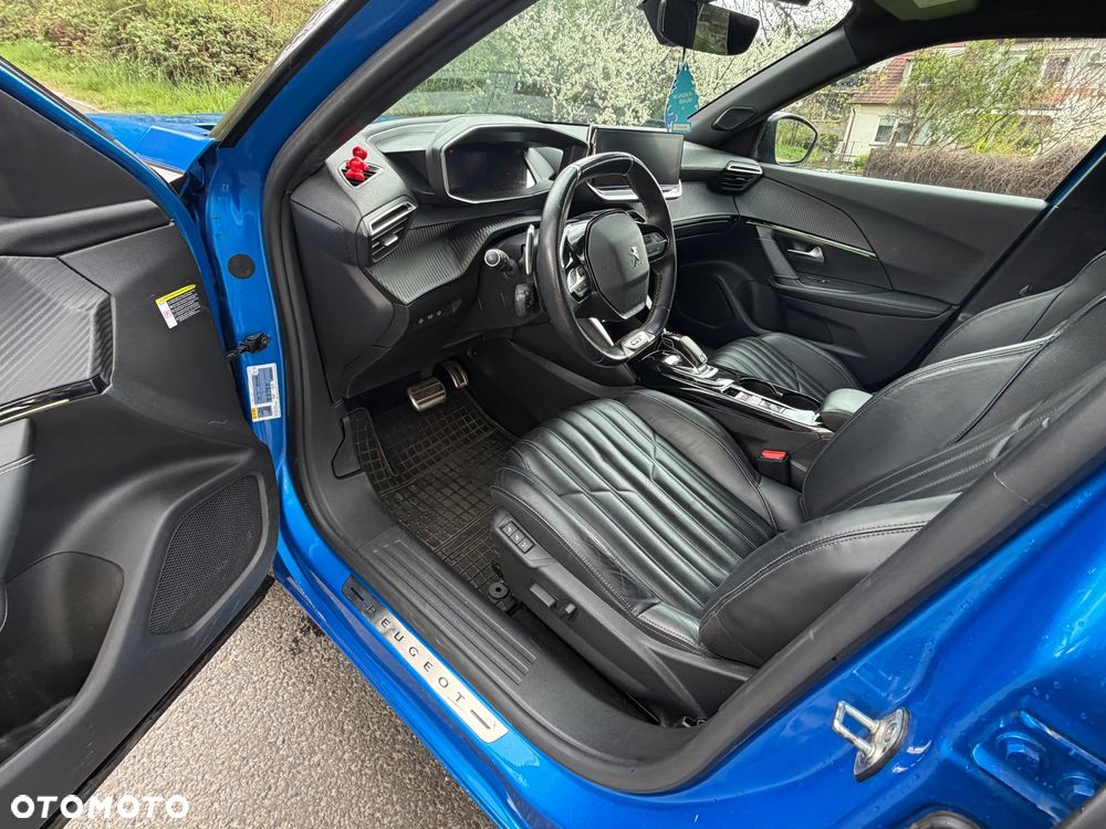 Peugeot 2008 PureTech 155 EAT8 GT - 26