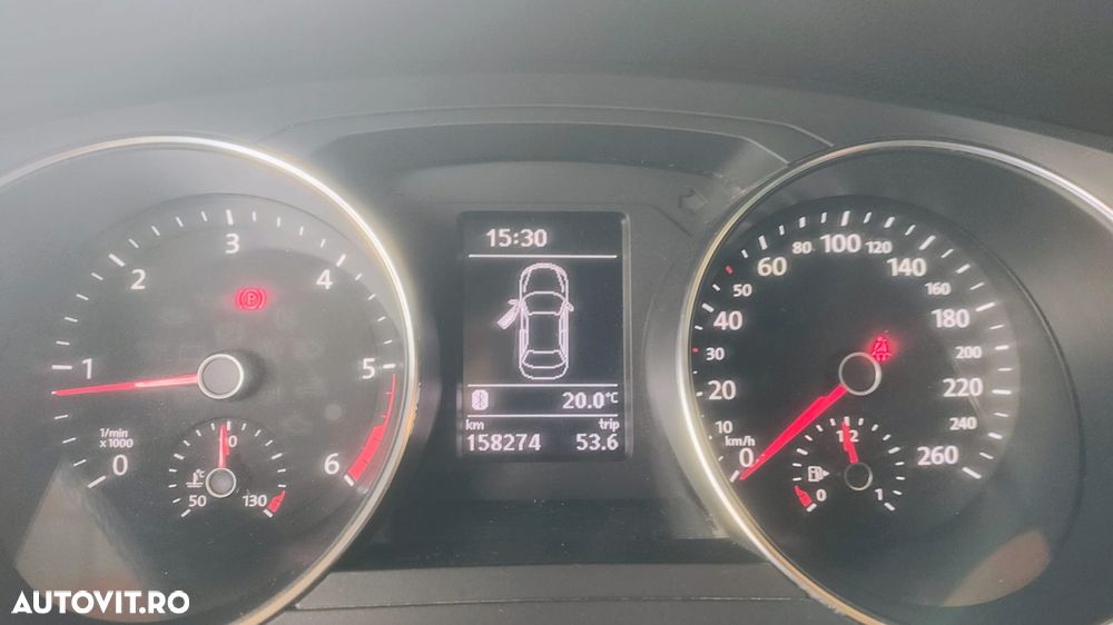 Volkswagen Jetta 2.0 TDI Highline - 9