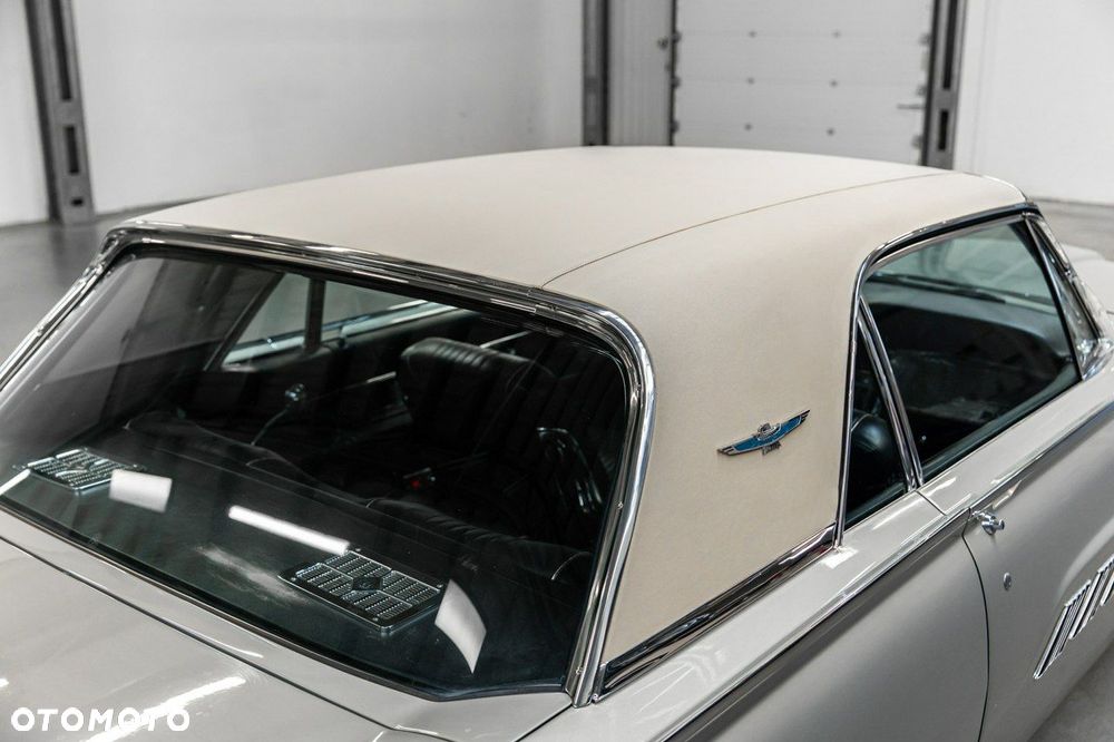 Ford Thunderbird - 16
