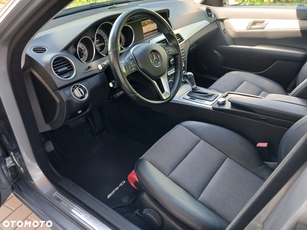 Mercedes-Benz Klasa C 200 7G-TRONIC Avantgarde Edition - 26