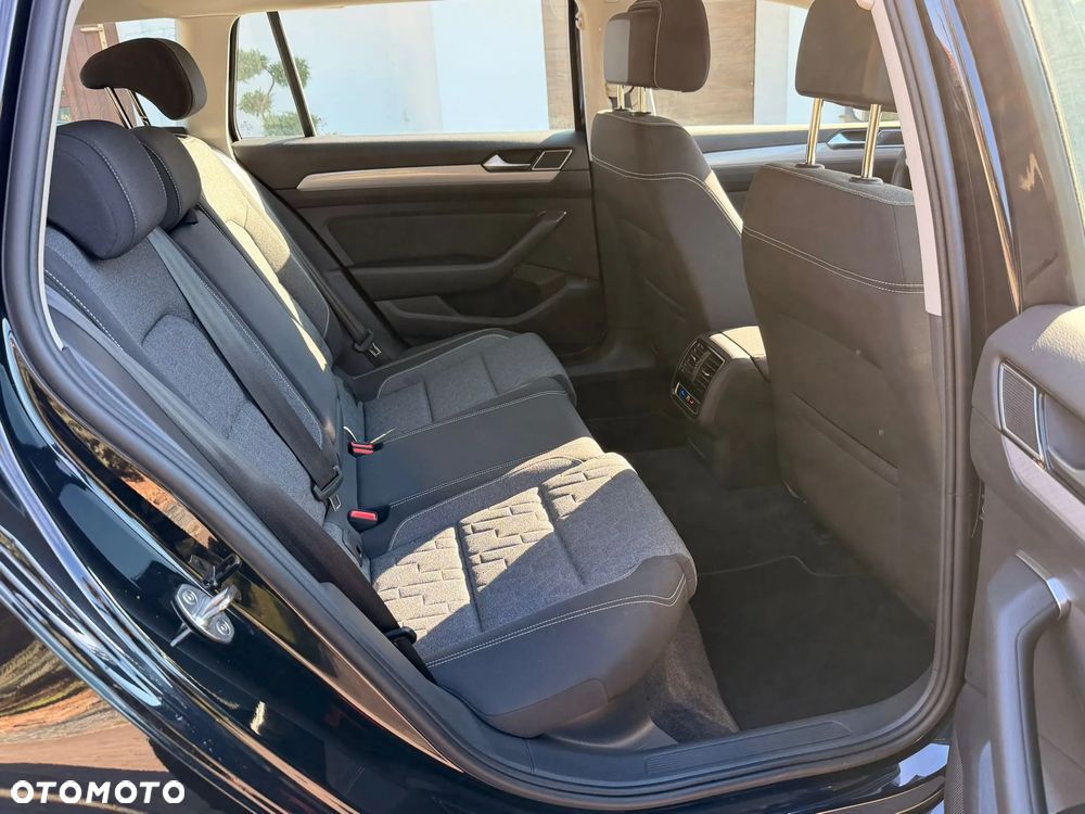 Volkswagen Passat Variant 2.0 TDI SCR DSG Elegance - 22
