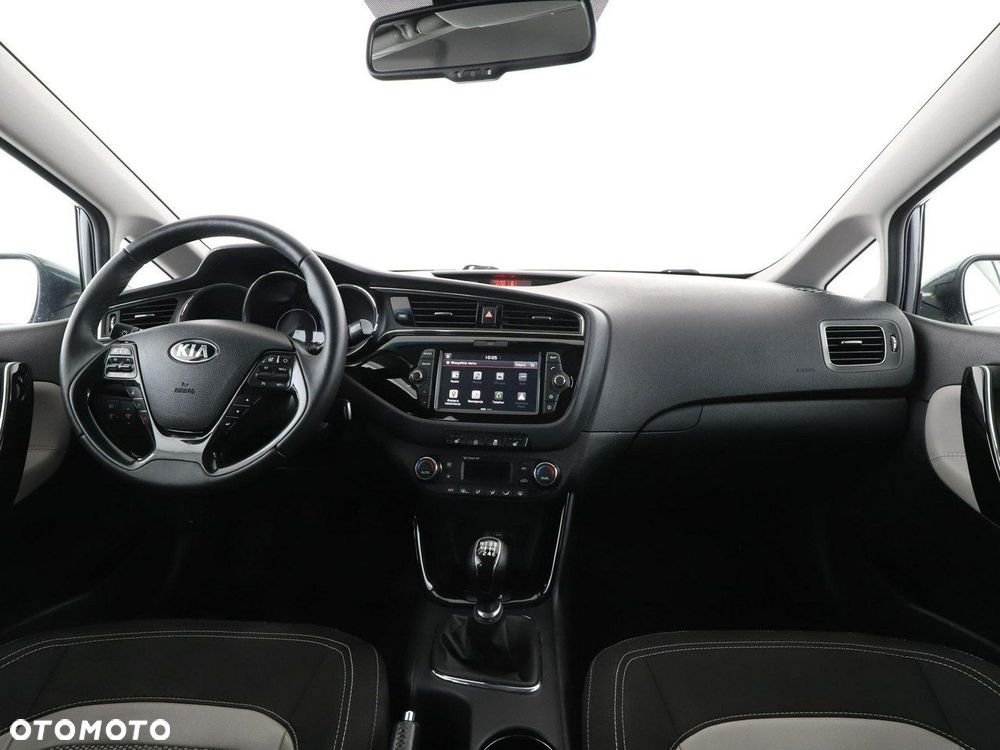 Kia Ceed 1.6 GDI ISG Dream-Team Edition - 15