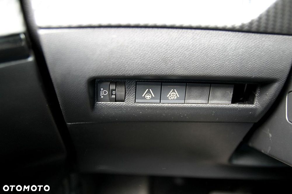 Peugeot 2008 50kWh Allure - 29