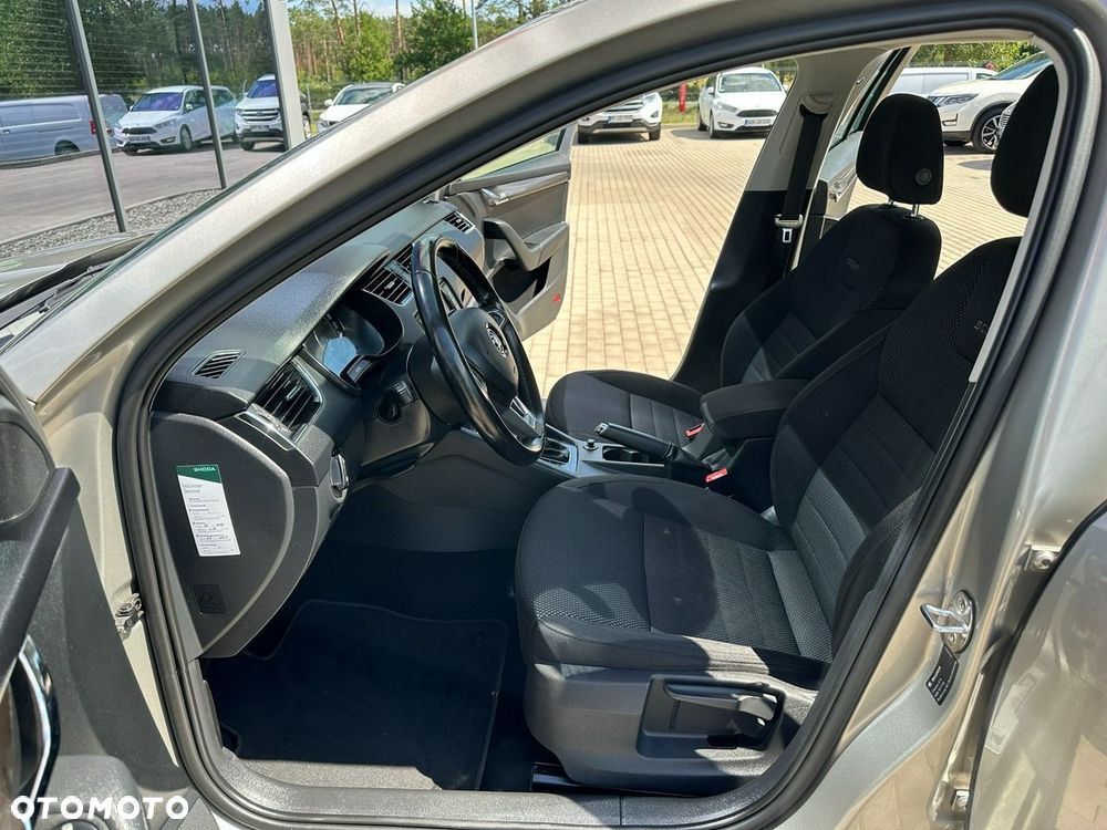 Skoda Octavia Scout 2.0 TDI 4x4 DSG - 11