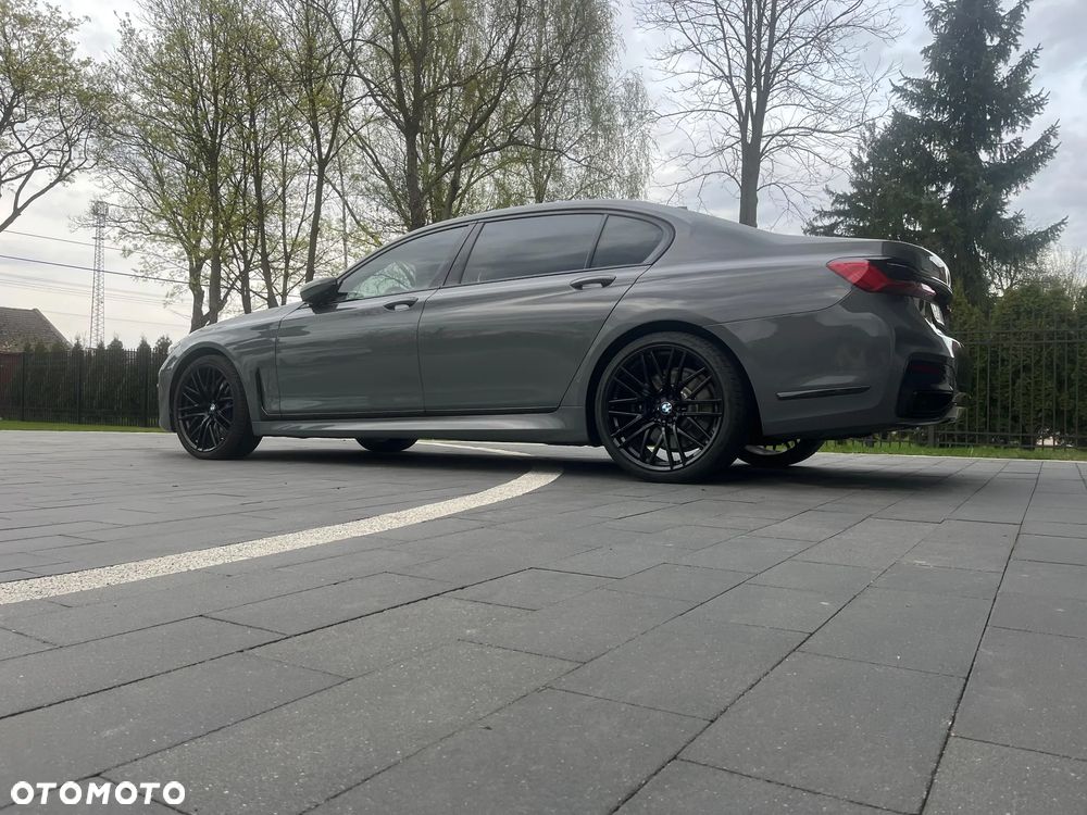 BMW Seria 7 750Li xDrive sport - 30