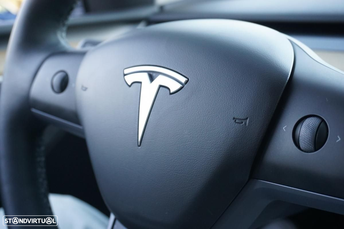 Tesla Model Y - 15