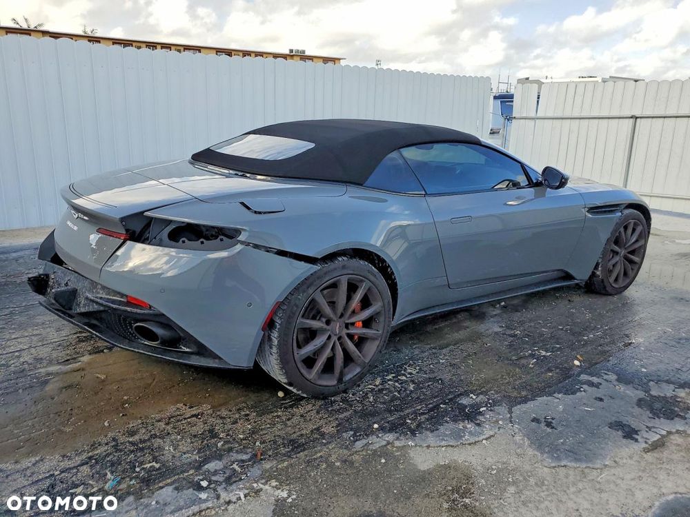 Aston Martin DB11 - 4