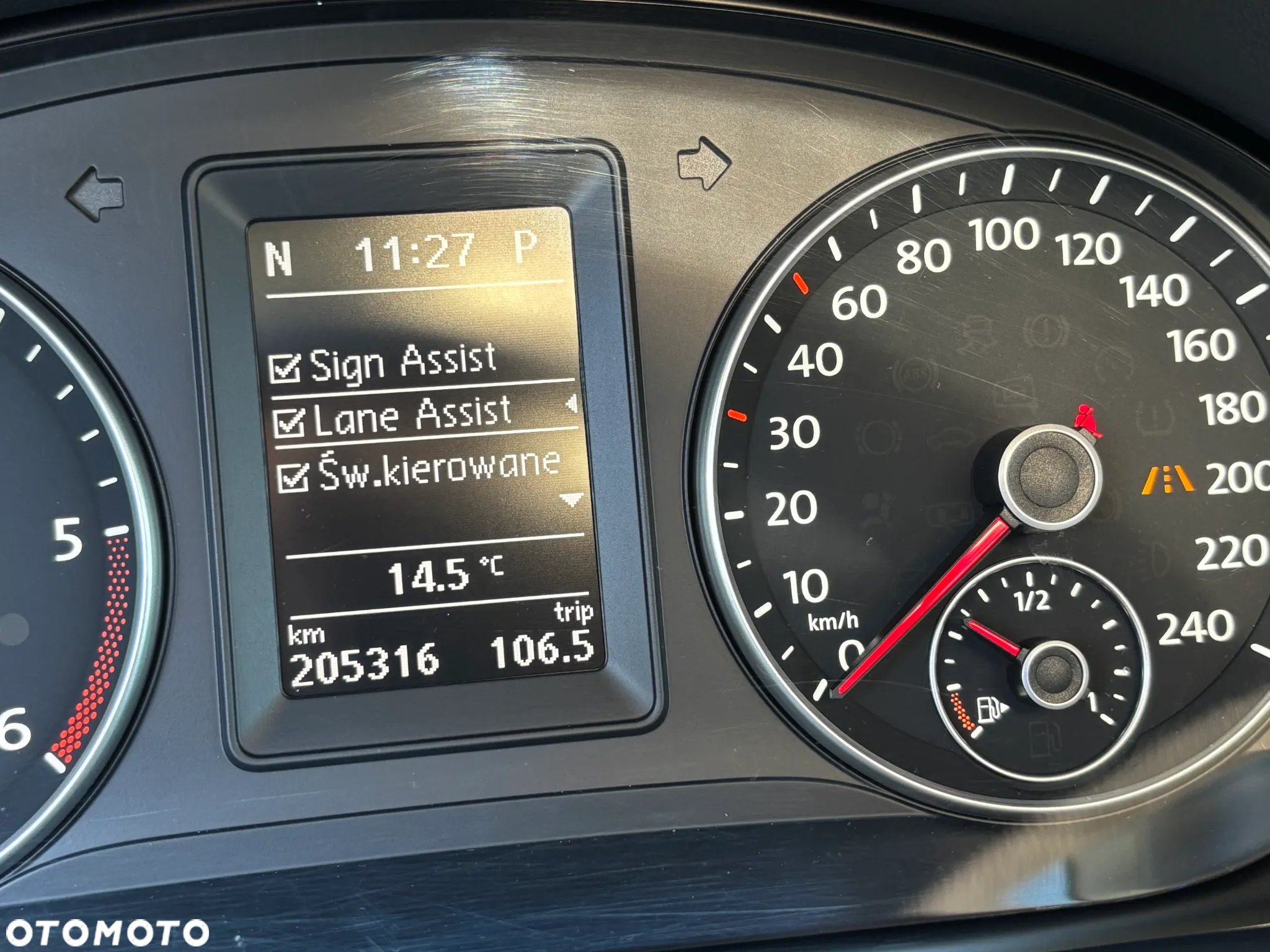 Volkswagen Touran 2.0 TDI DPF DSG Cross - 37