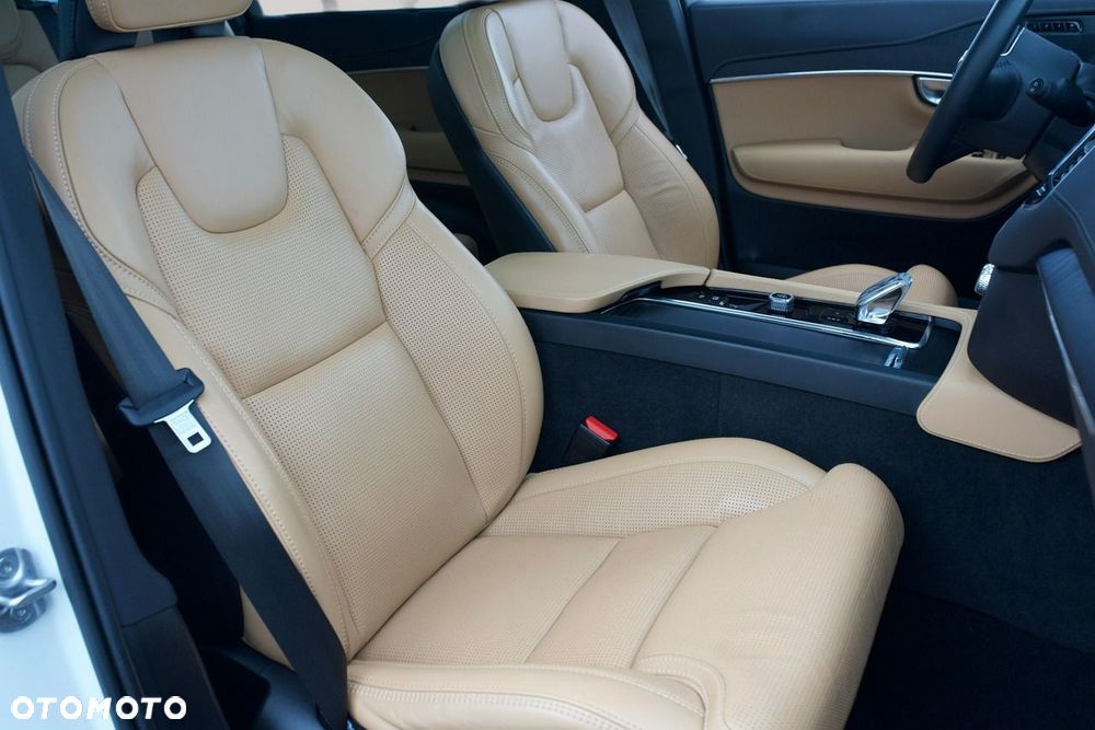 Volvo XC 90 B5 D AWD Plus Bright - 32