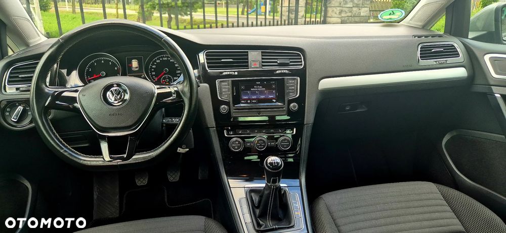 Volkswagen Golf - 10