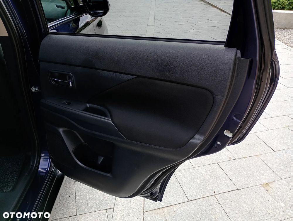 Mitsubishi Outlander 2.0 2WD Inform - 27