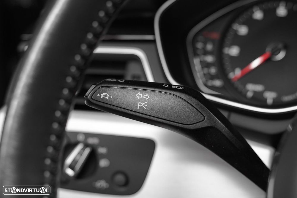 Audi A4 Avant 40 TFSI S tronic S line - 17