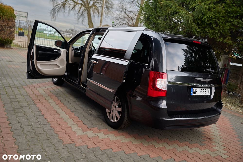 Chrysler Town & Country 3.6 Limited - 23