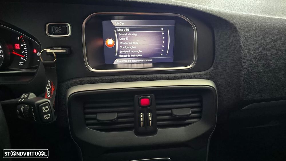 Volvo V40 2.0 D3 Momentum - 27