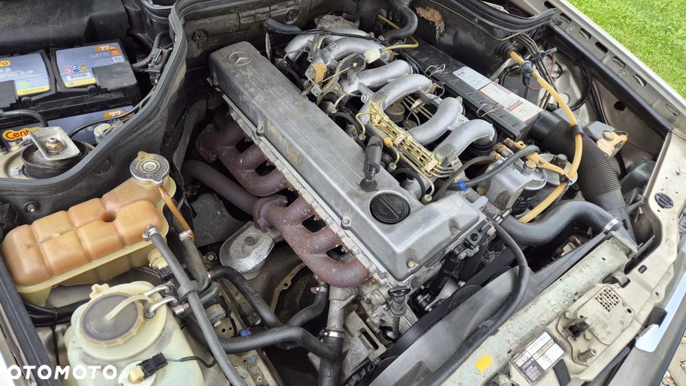Mercedes-Benz W124 (1984-1993) ver-300-gd - 13