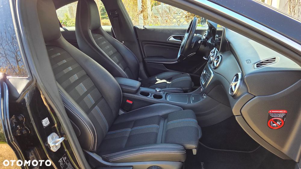 Mercedes-Benz CLA 180 7G-DCT Urban - 15