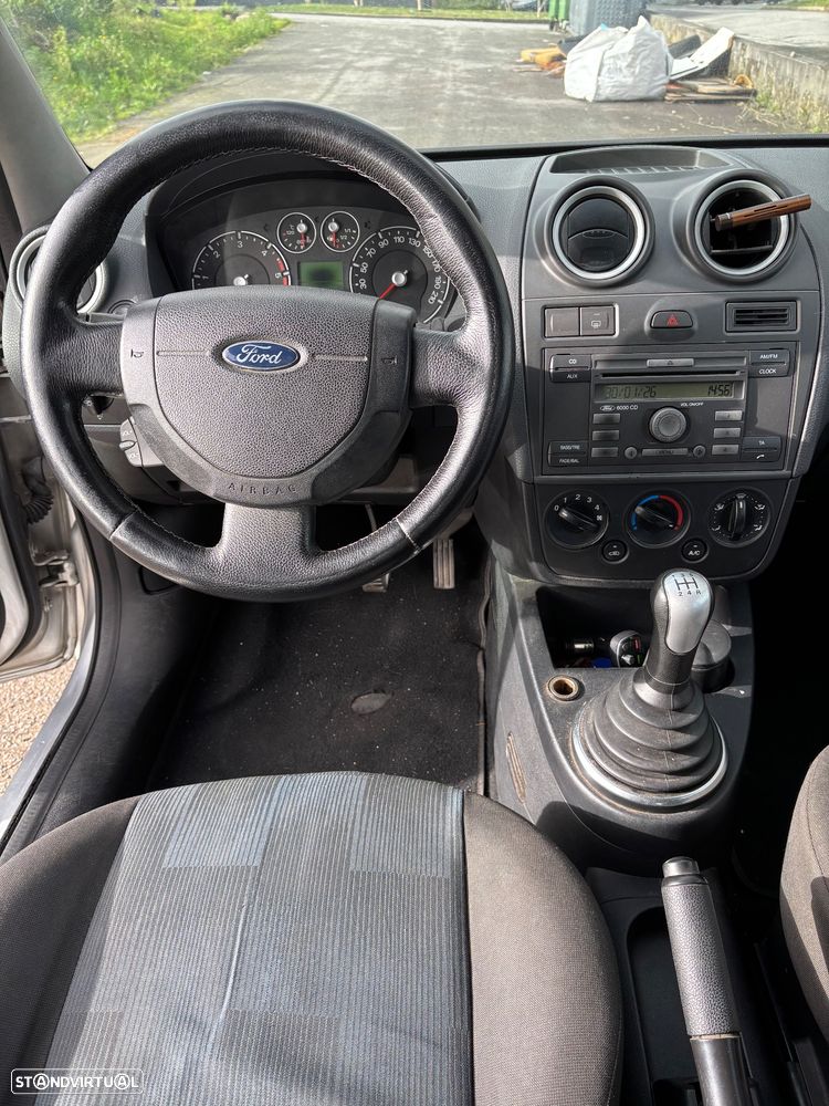 Ford Fiesta 1.4 TDCI Ambiente - 11