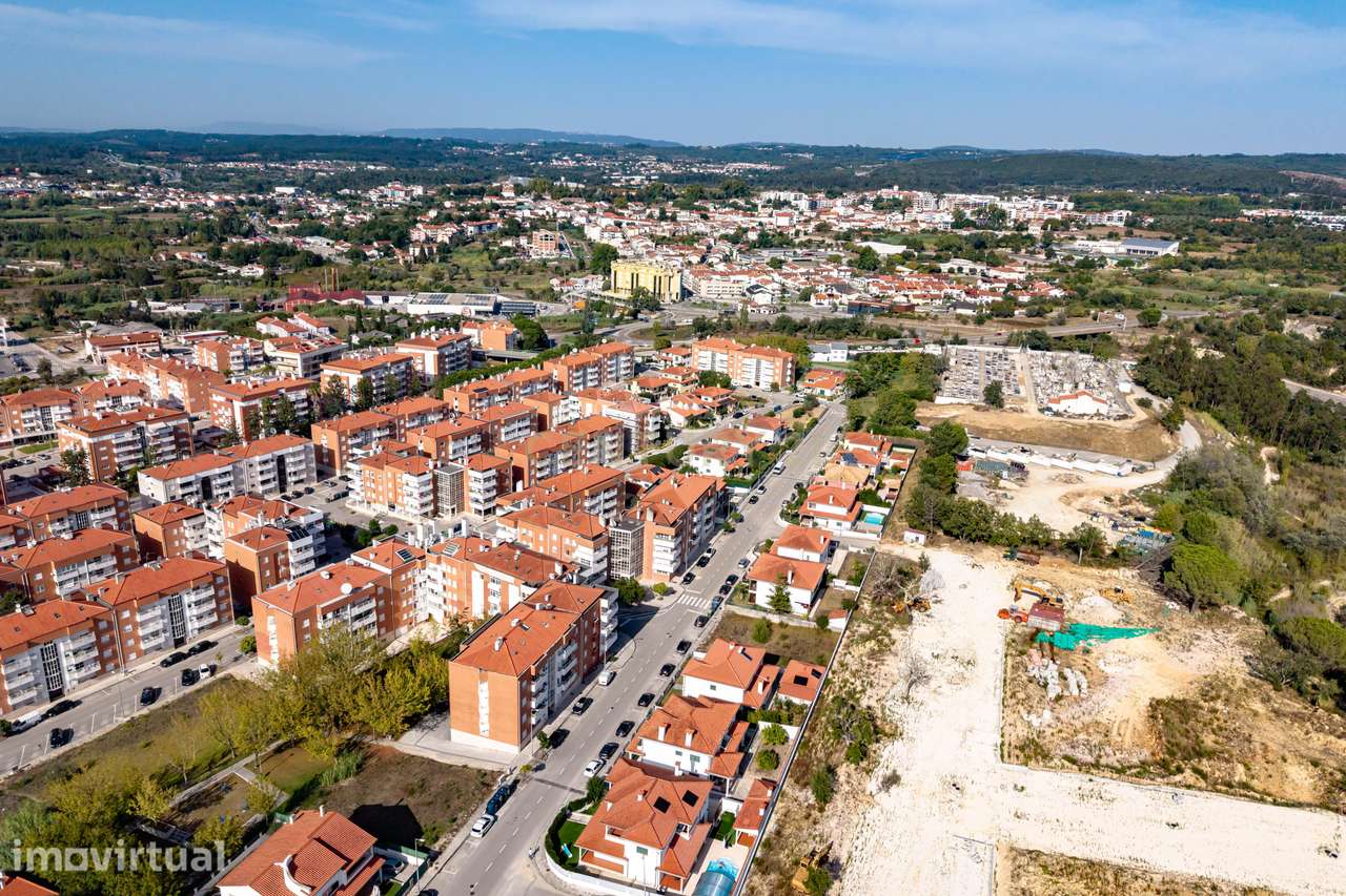 Apartamento T3 com Suite, Cozinha Renovada e Garagem Box – Urbanização - Grande imagem: 4/21